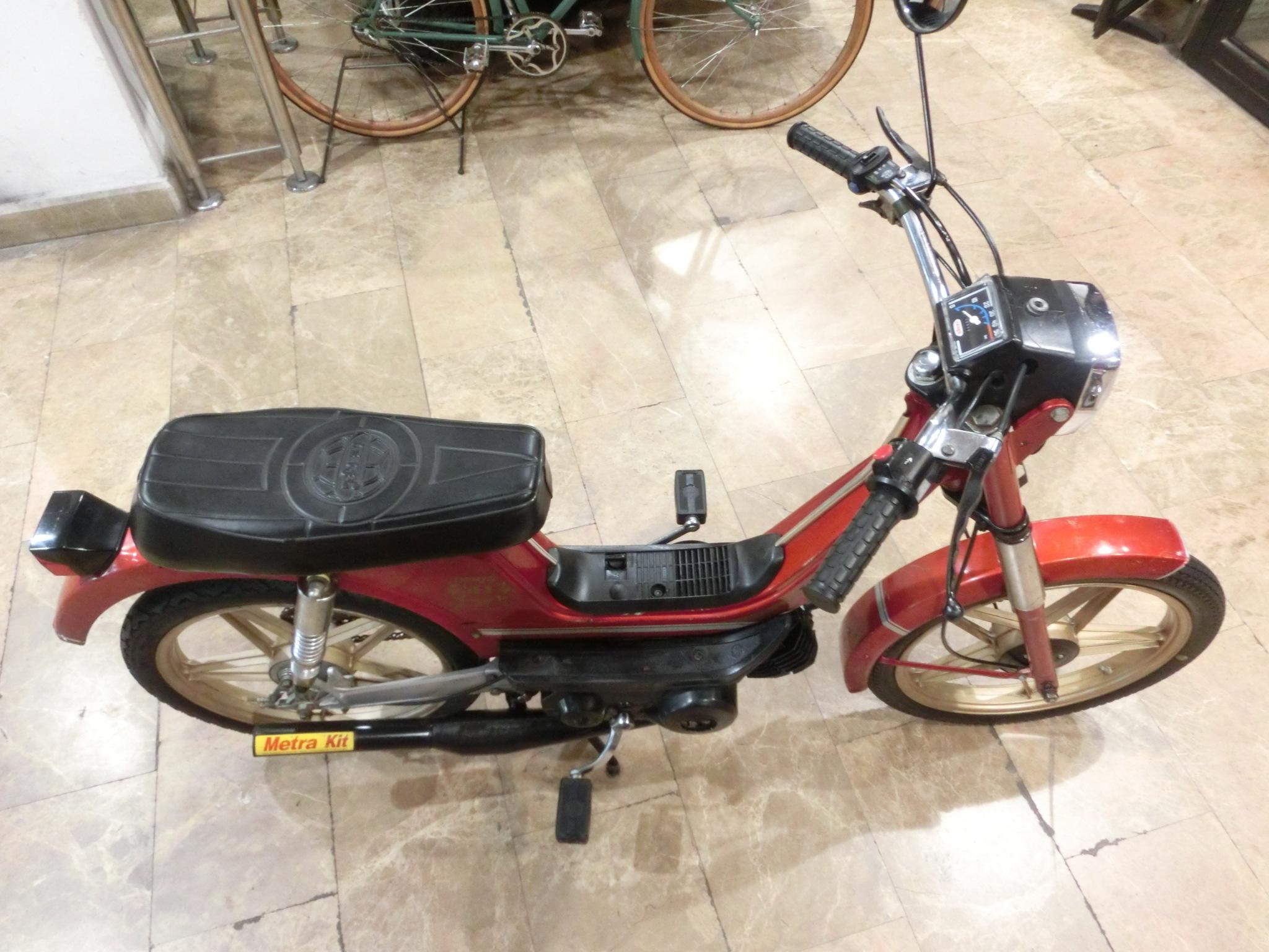 Ciclomotor de la marca Derbi, modelo Variant