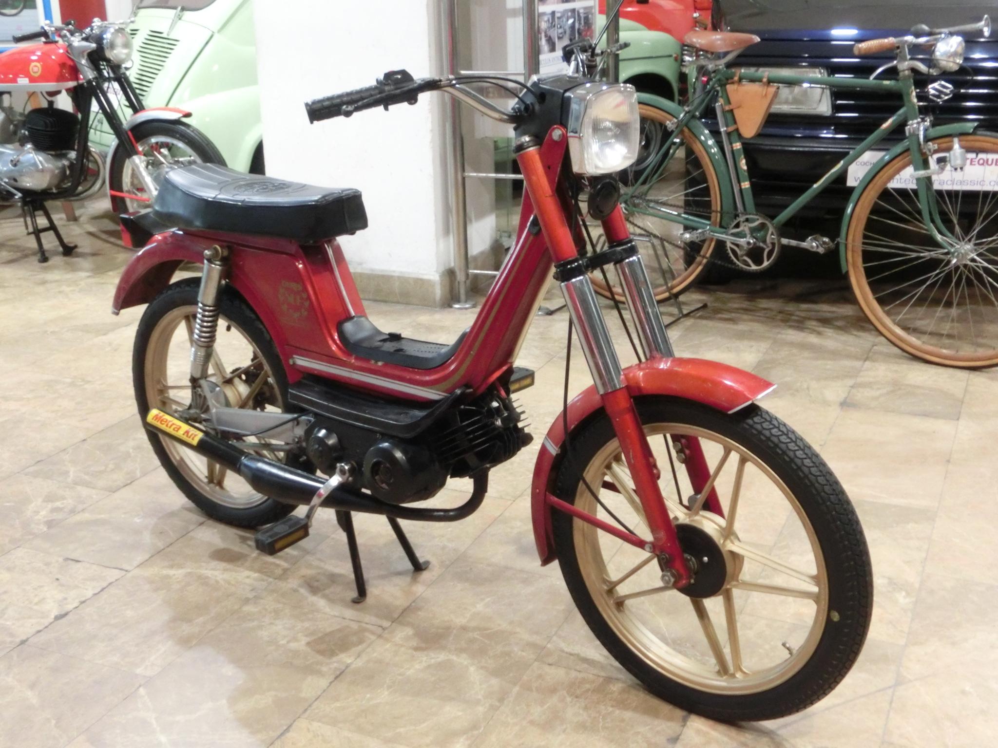 Ciclomotor de la marca Derbi, modelo Variant